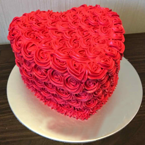 Tasty Heart Shaped Strawberry Rose Cake