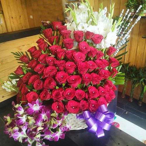 Wonderful Arrangement of Roses, Orchids N Tube Roses