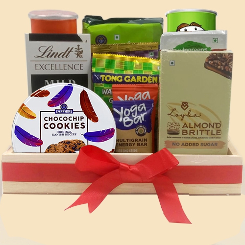 Attractive Snacks with Chocolate Gift Tray